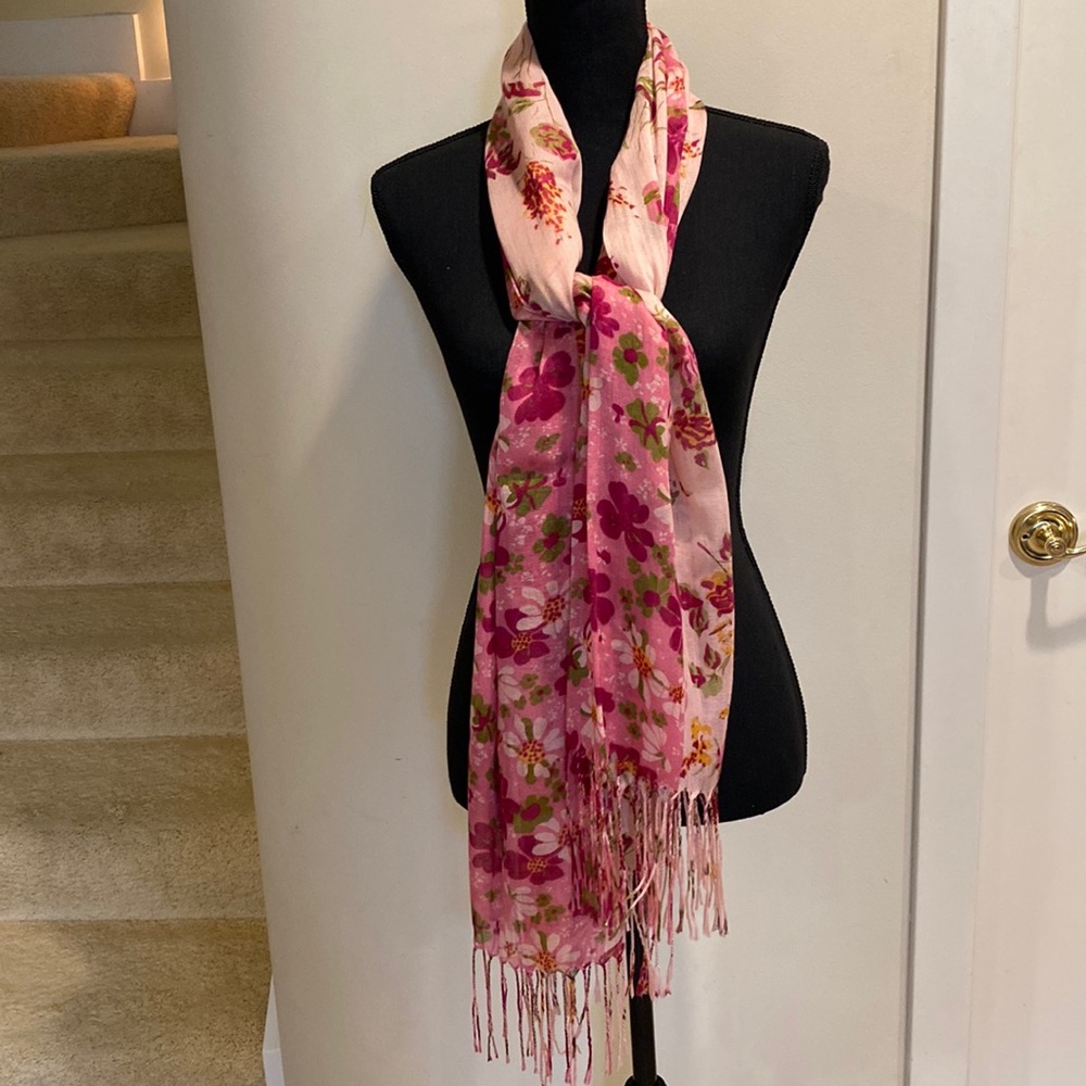 NWOT Beautiful Flowered Pink Scarf.
